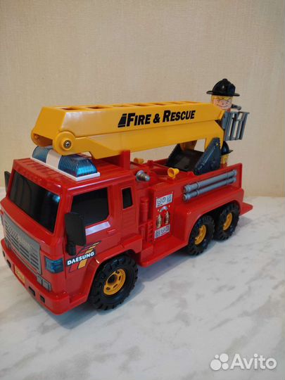 Машина пожарная 10345 Daesung