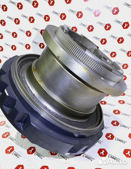 Гидромотор хода Komatsu PC300LC-8M0