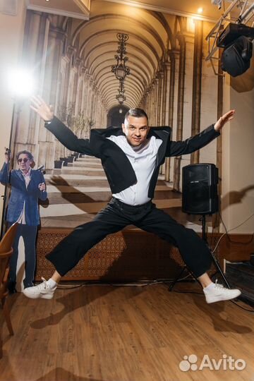 Ведущий на праздник