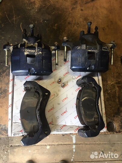 Комплект передних тормозов