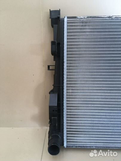 Радиатор охлаждения Renault Logan 2
