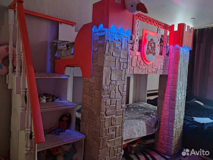 Детская двухярусная кровать