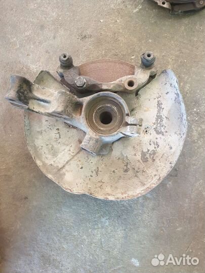 Передняя правая ступица в сборе Audi 80 B3, B4