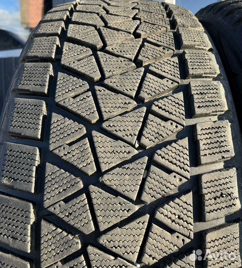 Bridgestone Blizzak DM-V2 285/45 R22 110T