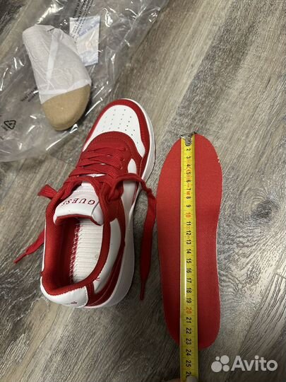 Кроссовки женские guess