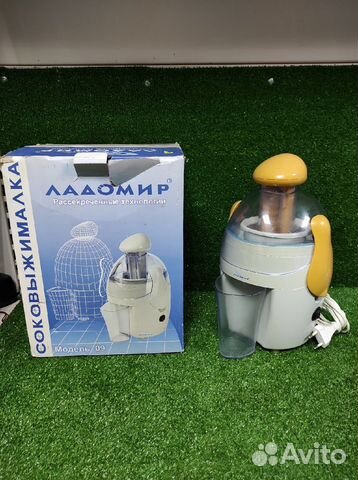 Центробежная соковыжималка Ладомир 09