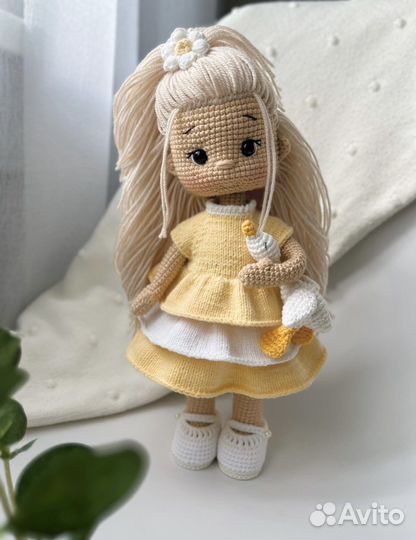 Вязаная игрушка ручной работы Кукла