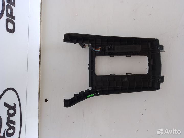Рамка ручки АКПП Opel Astra H