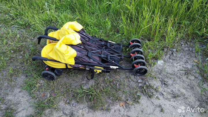 Прогулочная коляска-трость для двойни