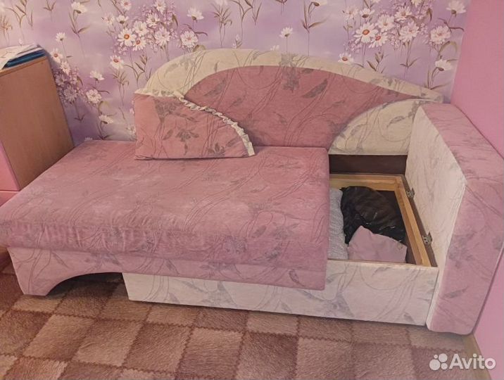 Продам детский диван для девочки