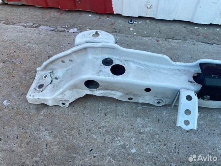 Планка телевизора передняя Toyota Vitz