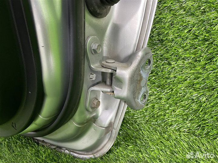 Петли двери передние левые Toyota Aqua NHP10