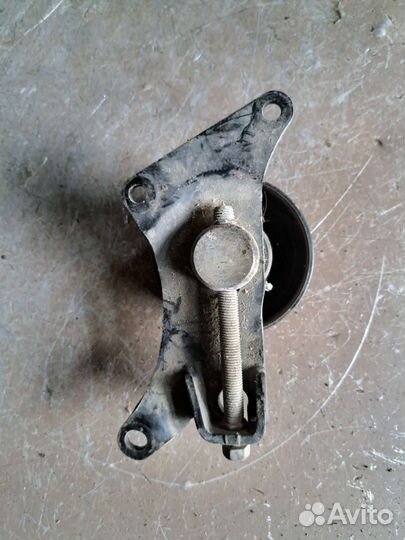 Ролики натяжители на Nissan Fuga