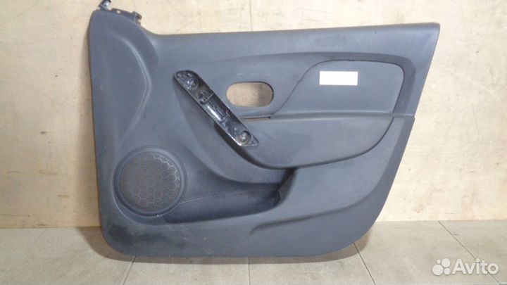 Обшивка двери передней правой Renault Sandero 2