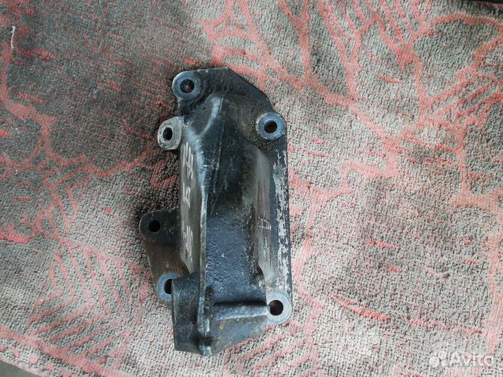Кронштейн опоры двигателя Мерседес W210