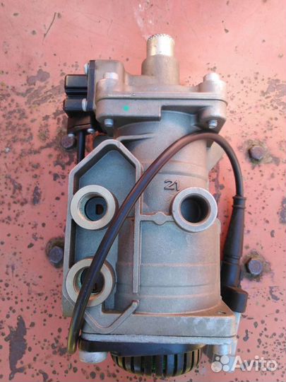 Главный тормозной кран iveco