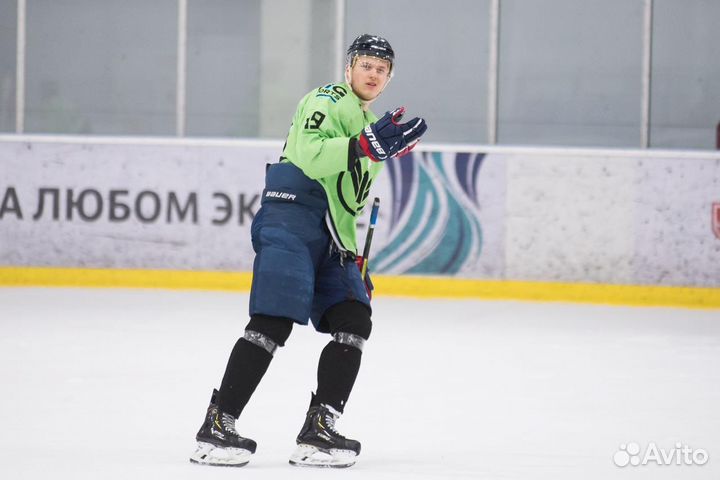 Тренер по хоккею с шайбой