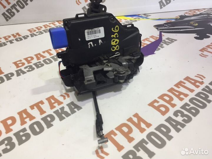 Шкода Октавия Замок передней двери Лев