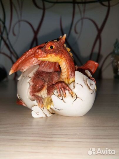 Фигурки статуэтки вылупление дракона из яйца