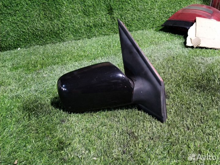 Правое зеркало Дайхатсу yrv