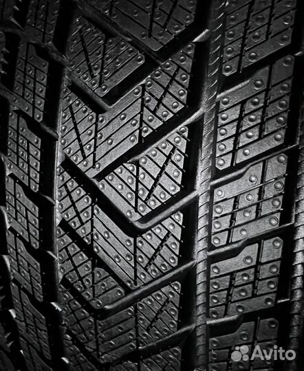 Pirelli Scorpion Winter 325/35 R22