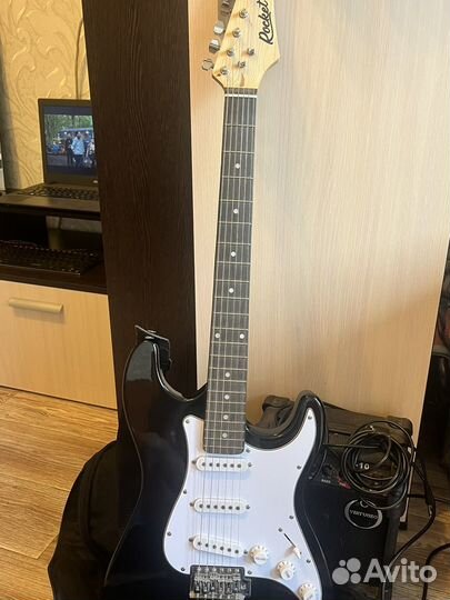 Электрогитара с комбоусилителем