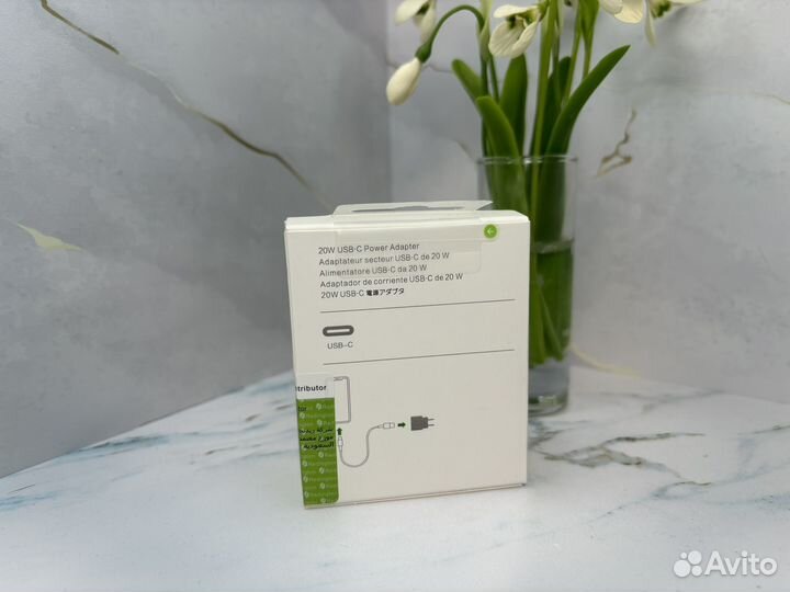 Блок быстрой зарядки 20W на iPhone