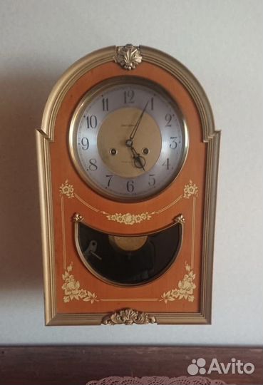 Часы настенные с маятником и боем