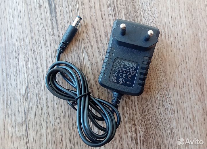 Блок питания Yamaha EZ-300 (адаптер PA-130, PA-3C)