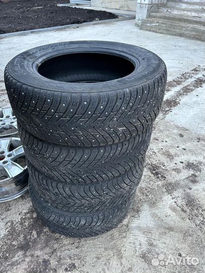 Nokian Tyres Hakkapeliitta 8 215/60 R16