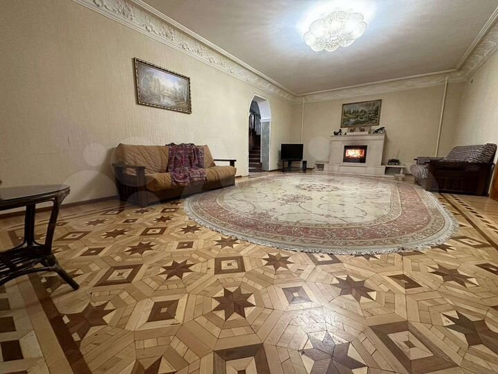 Дом 360 м² на участке 6 сот.