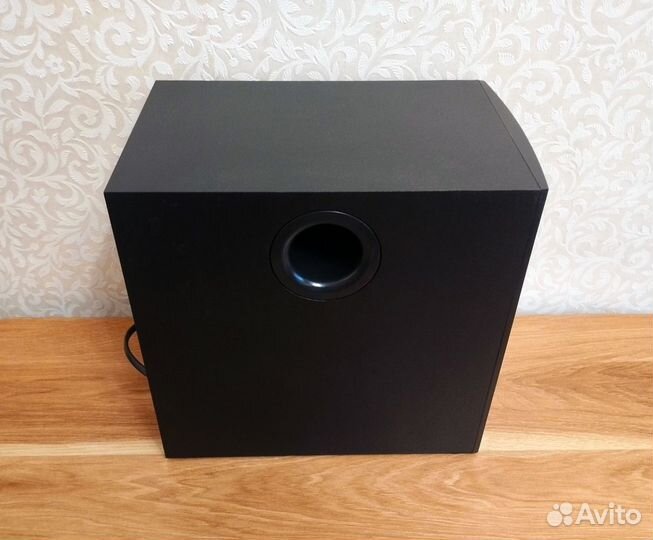 Музыкальный центр Hyundai H-HA240