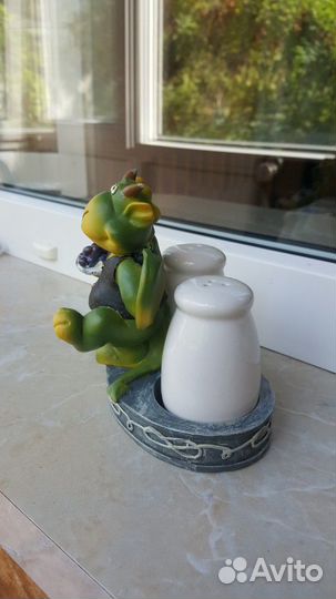 Статуэтка солонка