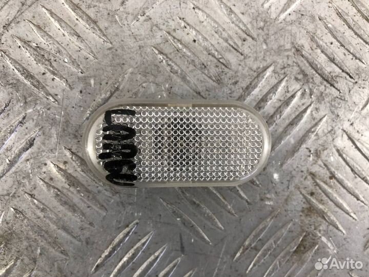 Повторитель поворота в крыло Лада Ларгус