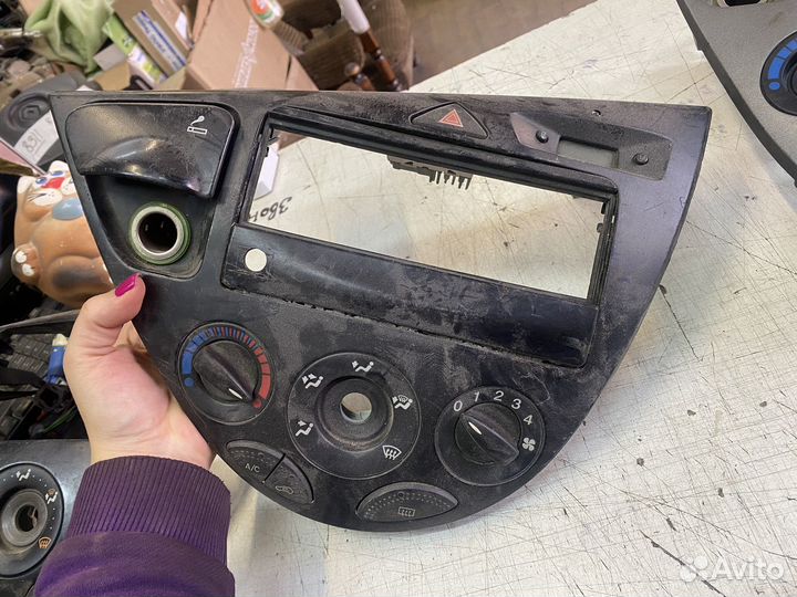 Рамка магнитолы в сборе Ford Focus 1 1998-2004