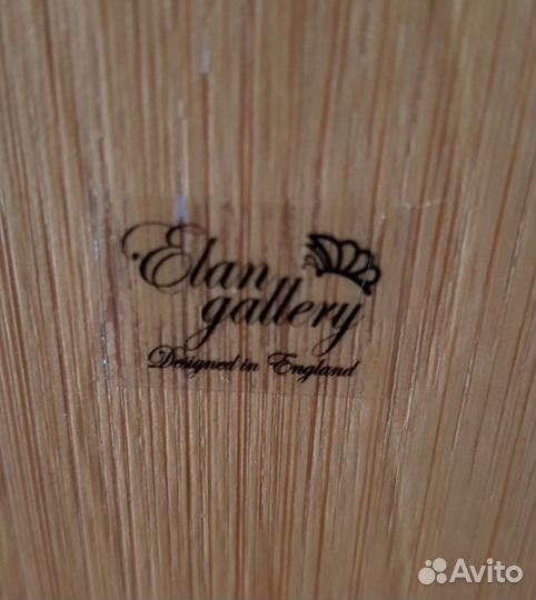 Столовый фарфоровый набор на деревянной подставке