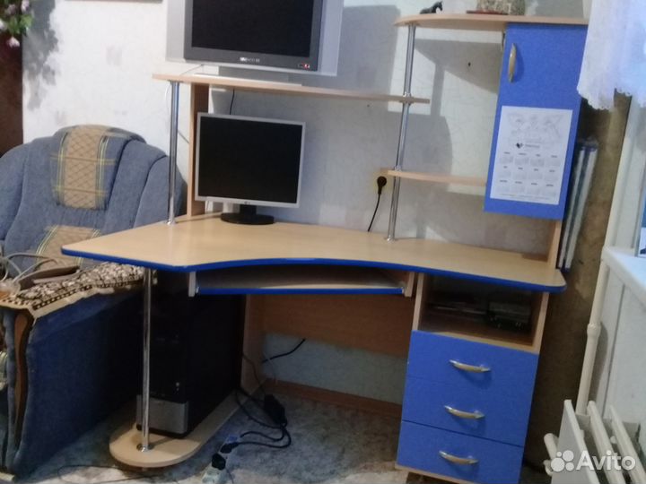 Компьютерный стол