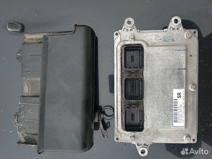 Блок управления двигателем Honda cr-v 2.4 2011 год