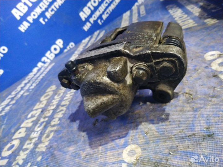 Передний левый суппорт Ваз Лада 2110 седан 21083