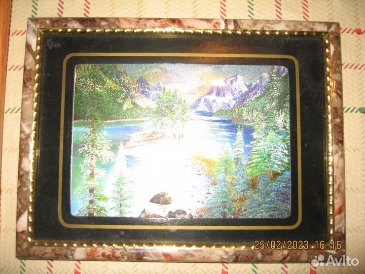 Картина в раме постер