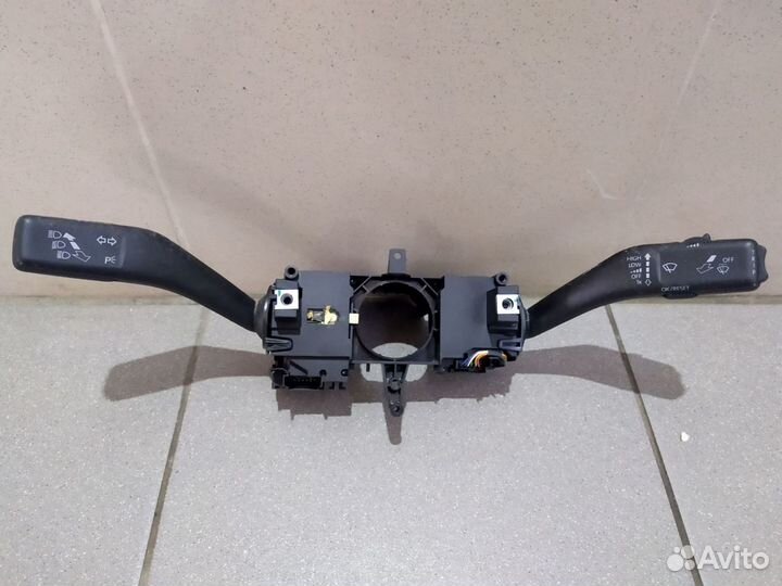 Переключатель поворотов, дворников. Шкода рапид