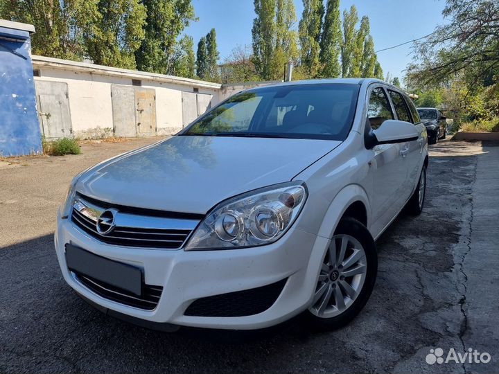 Opel Astra, 2011