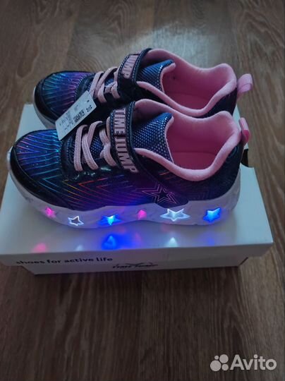 Кроссовки новые для девочки 30 размер