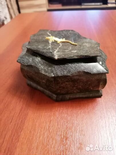 Шкатулка из уральского змеевика