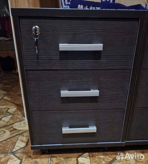 Тумба с 3 ящиками на колесиках