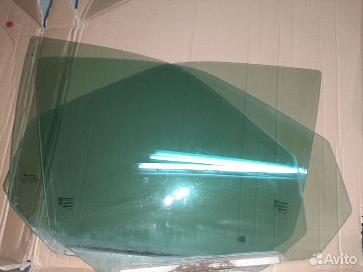 Приора стекло переднее