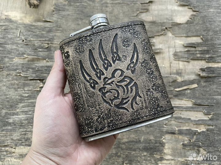 Фляга След Медведя с тиснением мужская из кожи