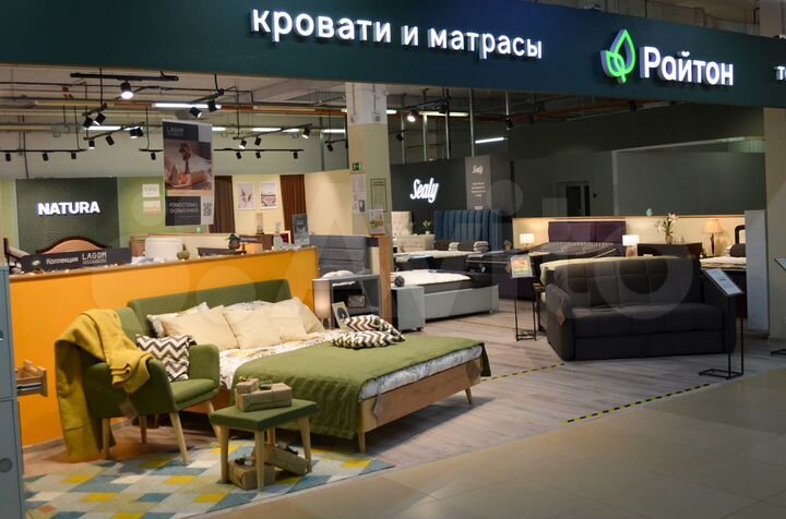 Площади в центре мебели и интерьера 