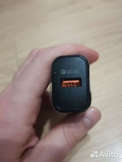 Зарядное устройство QC3.0