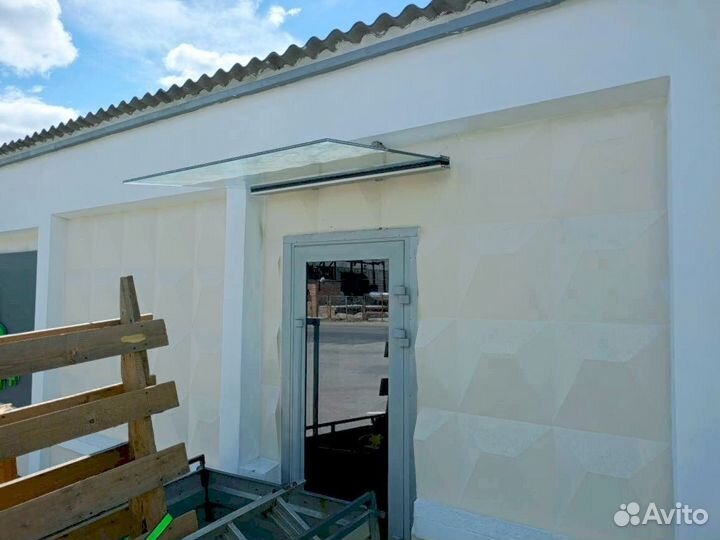 Козырек со стеклом на зажимной профиле